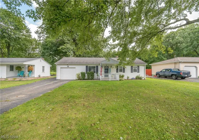 Photo 3 of Single family home for sale at 18018 Hillcrest Dr, Lake Milton, OH 44429 | MLS# 5239258 | Listing updated on 2026-09-20