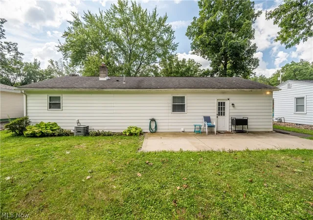 Photo 4 of Single family home for sale at 18018 Hillcrest Dr, Lake Milton, OH 44429 | MLS# 5239258 | Listing updated on 2026-09-20