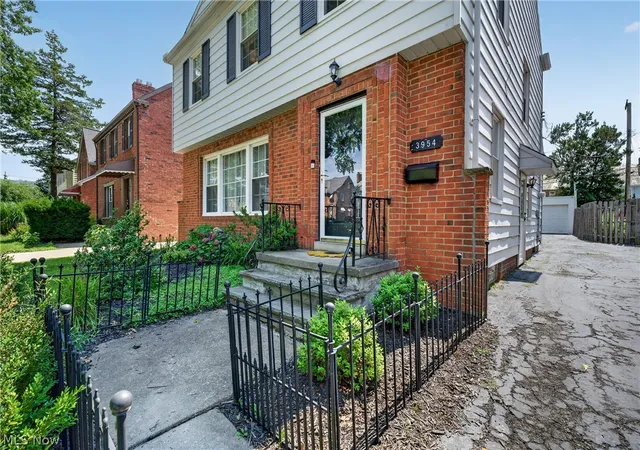Photo 4 of Sale Pending at 3954 Lansdale Rd, University Heights, OH 44118 | MLS# 5238980 | Listing updated on 2026-10-06