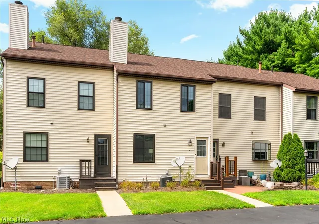Photo 2 of Sale Pending at 6674 Hills And Dales Rd Nw, Canton, OH 44708 | MLS# 5239198 | Listing updated on 2026-10-05