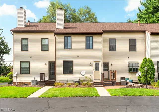 Photo 3 of Sale Pending at 6674 Hills And Dales Rd Nw, Canton, OH 44708 | MLS# 5239198 | Listing updated on 2026-10-05