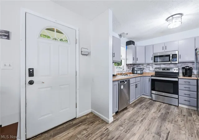 Photo 2 of Single family home for sale at 1883 Cleveland St, Salem, OH 44460 | MLS# 5239979 | Listing updated on 2026-09-14
