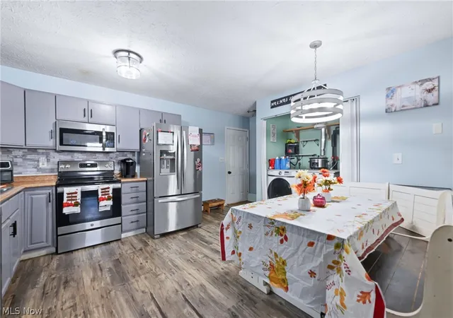 Photo 3 of Single family home for sale at 1883 Cleveland St, Salem, OH 44460 | MLS# 5239979 | Listing updated on 2026-09-14