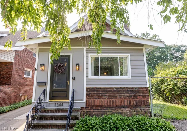 Photo 2 of Sale Pending at 1344 Manor Park Ave, Lakewood, OH 44107 | MLS# 5238066 | Listing updated on 2026-09-11