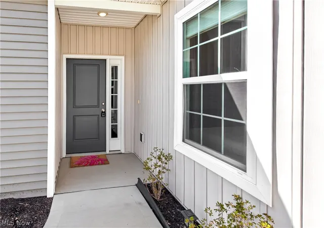 Photo 2 of Single family home for sale at 258 Silver Spring Cir, Elyria, OH 44035 | MLS# 5239648 | Listing updated on 2026-09-14