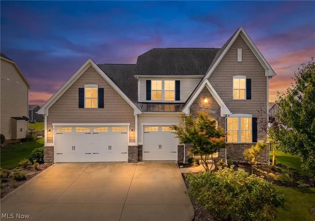 Photo 2 of Sale Pending at 3132 Cloverhurst St Ne, Canton, OH 44721 | MLS# 5240067 | Listing updated on 2026-09-18