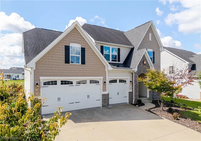 Photo 3 of Sale Pending at 3132 Cloverhurst St Ne, Canton, OH 44721 | MLS# 5240067 | Listing updated on 2026-09-18