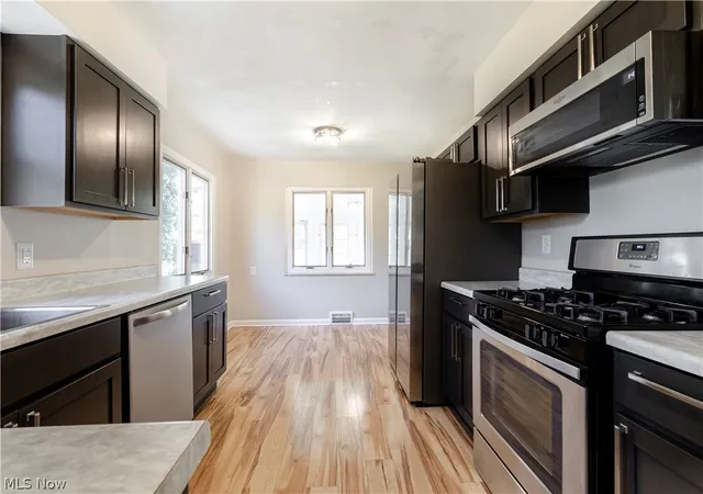 Photo 3 of Single family home for sale at 10185 Chesterfield Dr, Parma Heights, OH 44130 | MLS# 5240124 | Listing updated on 2026-09-15