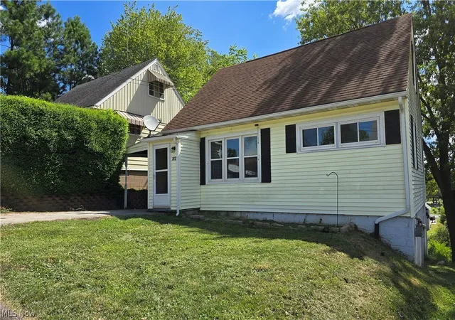 Photo 2 of Single family home for sale at 2412 Highland Ave, Parkersburg, WV 26101 | MLS# 5240216 | Listing updated on 2026-09-04