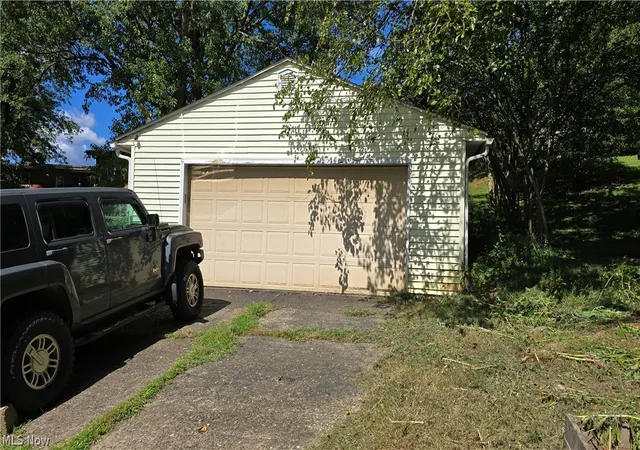 Photo 3 of Single family home for sale at 2412 Highland Ave, Parkersburg, WV 26101 | MLS# 5240216 | Listing updated on 2026-09-04