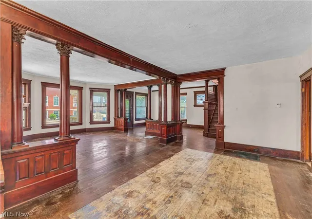 Photo 3 of Single family home for sale at 416 Washington Ave, Lorain, OH 44052 | MLS# 5240137 | Listing updated on 2026-09-15