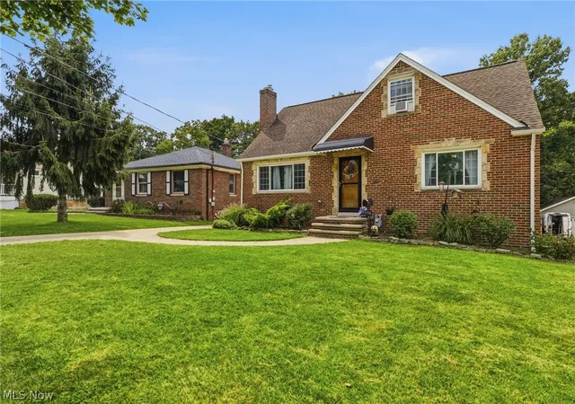 Photo 3 of Sale Pending at 5996 Edgehill Dr, Parma Heights, OH 44130 | MLS# 5240186 | Listing updated on 2026-09-08