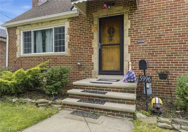 Photo 3 of Sale Pending at 5996 Edgehill Dr, Parma Heights, OH 44130 | MLS# 5240186 | Listing updated on 2026-09-08