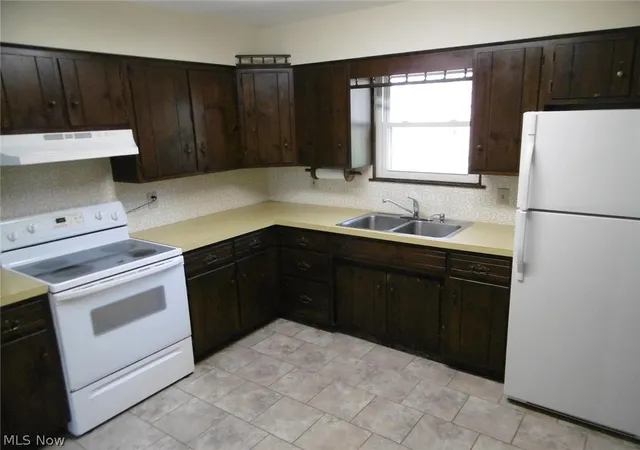 Photo 3 of Sale Pending at 2573 Jaycox Rd, Avon, OH 44011 | MLS# 5240267 | Listing updated on 2026-09-04