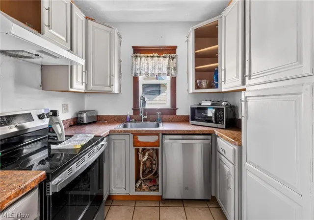 Photo 2 of Single family home for sale at 568 Oak Knoll Ave Se, Warren, OH 44483 | MLS# 5231180 | Listing updated on 2026-09-03