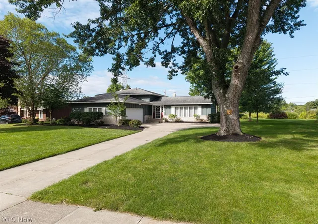 Photo 3 of Sale Pending at 5058 Millwood Dr, Broadview Heights, OH 44147 | MLS# 5238257 | Listing updated on 2026-10-01