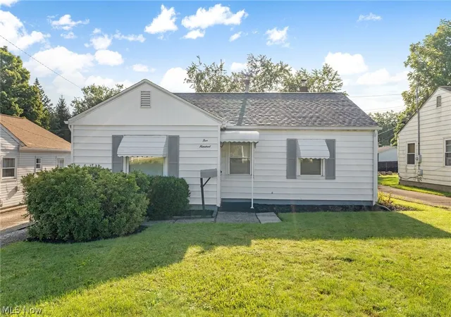Photo 1 of Sale Pending at 500 Carver St Nw, Massillon, OH 44647 | MLS# 5238995 | Listing updated on 2026-09-10