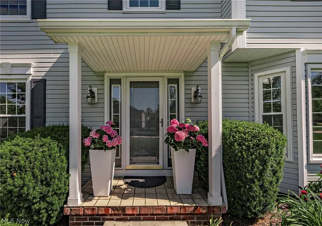 Photo 2 of Sale Pending at 32905 Seneca Dr, Solon, OH 44139 | MLS# 5240281 | Listing updated on 2026-09-02