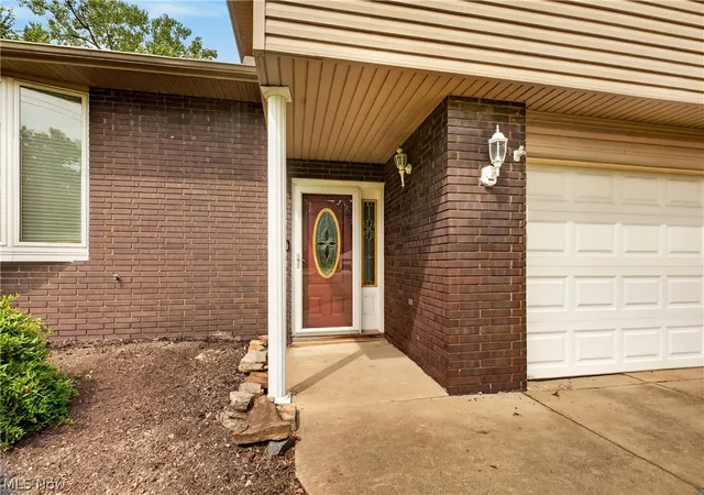 Photo 2 of Single family home for sale at 6613 Brookside Rd, Independence, OH 44131 | MLS# 5239656 | Listing updated on 2026-09-29