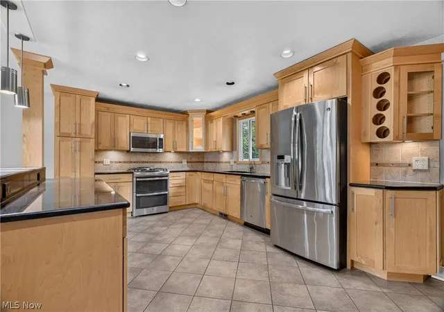 Photo 4 of Single family home for sale at 6613 Brookside Rd, Independence, OH 44131 | MLS# 5239656 | Listing updated on 2026-09-29