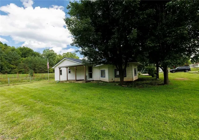 Photo 4 of Single family home for sale at 1843 Se Brightwood Road, New Philadelphia, OH 44663 | MLS# 5240342 | Listing updated on 2026-09-09