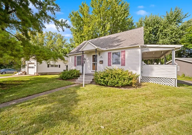 Photo 3 of Sale Pending at 687 Elyria Ave, Amherst, OH 44001 | MLS# 5234116 | Listing updated on 2026-09-08