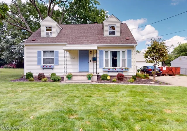 Photo 2 of Sale Pending at 1137 E Archwood Ave, Akron, OH 44306 | MLS# 5240271 | Listing updated on 2026-09-02