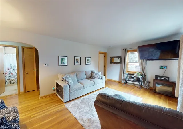 Photo 3 of Sale Pending at 1137 E Archwood Ave, Akron, OH 44306 | MLS# 5240271 | Listing updated on 2026-09-02