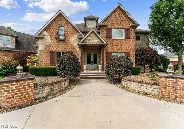 Photo 3 of Single family home for sale at 1555 Fox Den Ct, Canfield, OH 44406 | MLS# 5240118 | Listing updated on 2026-09-11