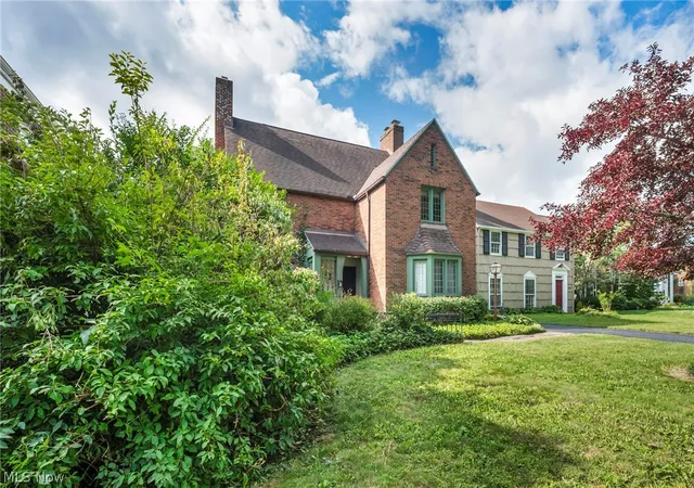 Photo 4 of Single family home for sale at 18126 Lomond Blvd, Shaker Heights, OH 44122 | MLS# 5239842 | Listing updated on 2026-09-11