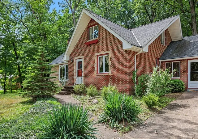 Photo 3 of Sale Pending at 7550 Beverly Dr, Independence, OH 44131 | MLS# 5239377 | Listing updated on 2026-09-12