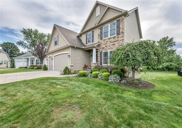 Photo 2 of Sale Pending at 8712 Blue Heron Wy, Mentor, OH 44060 | MLS# 5239561 | Listing updated on 2026-10-02