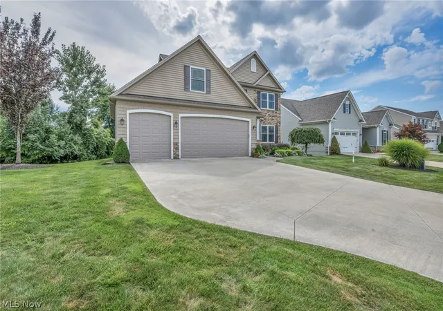 Photo 3 of Sale Pending at 8712 Blue Heron Wy, Mentor, OH 44060 | MLS# 5239561 | Listing updated on 2026-10-02