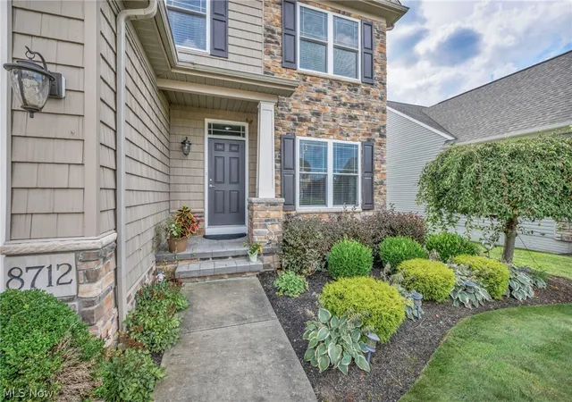 Photo 4 of Sale Pending at 8712 Blue Heron Wy, Mentor, OH 44060 | MLS# 5239561 | Listing updated on 2026-10-02
