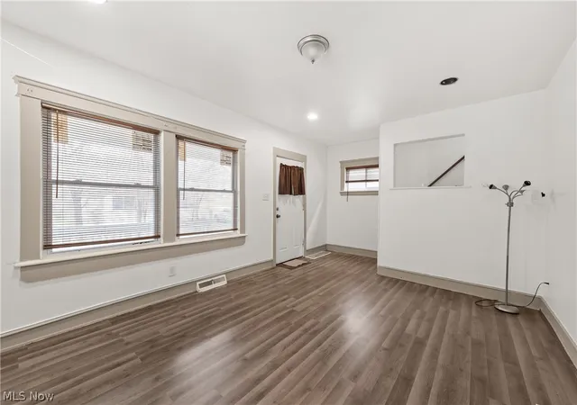 Photo 3 of Sale Pending at 3941 W 22Nd St, Cleveland, OH 44109 | MLS# 5240386 | Listing updated on 2026-10-27