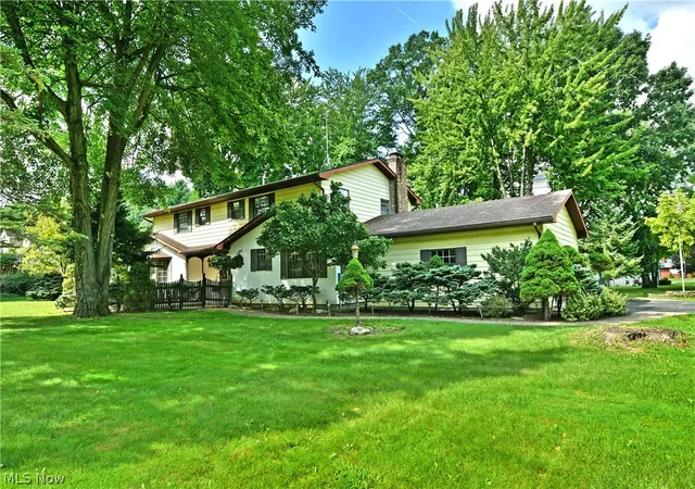 Photo 2 of Sale Pending at 211 Fox Run, Cortland, OH 44410 | MLS# 5240234 | Listing updated on 2026-09-29