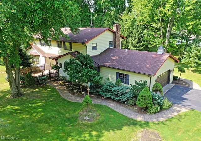 Photo 3 of Sale Pending at 211 Fox Run, Cortland, OH 44410 | MLS# 5240234 | Listing updated on 2026-09-29