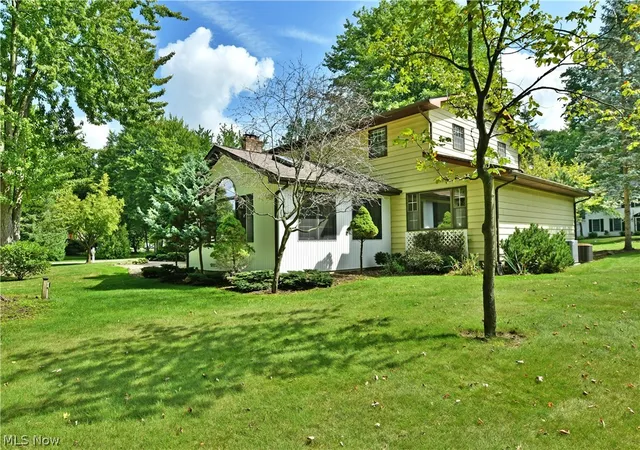 Photo 3 of Sale Pending at 211 Fox Run, Cortland, OH 44410 | MLS# 5240234 | Listing updated on 2026-09-29