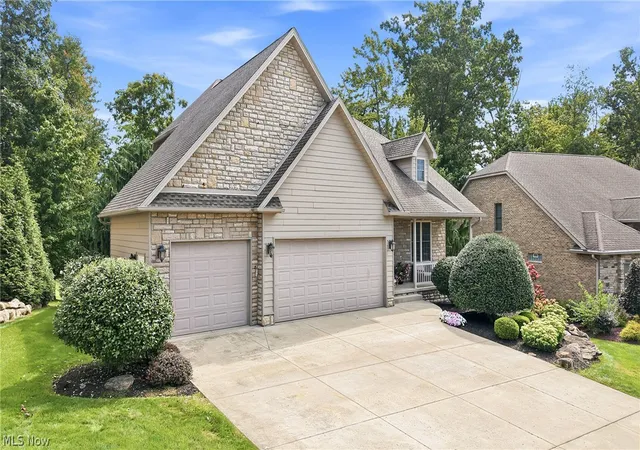 Photo 2 of Single family home for sale at 7563 Highbury Pointe, Canfield, OH 44406 | MLS# 5239261 | Listing updated on 2026-09-11