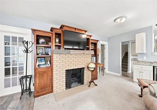 Photo 3 of Single family home for sale at 4651 E Lake Rd, Sheffield Lake, OH 44054 | MLS# 5238735 | Listing updated on 2026-09-29
