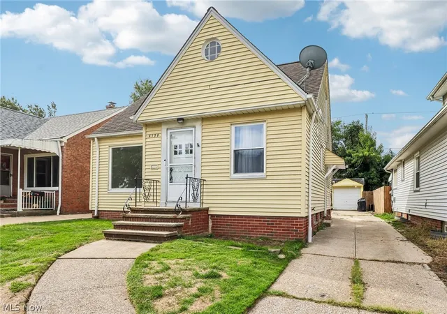 Photo 2 of Single family home for sale at 4136 Harwood Rd, South Euclid, OH 44121 | MLS# 5238195 | Listing updated on 2026-10-06