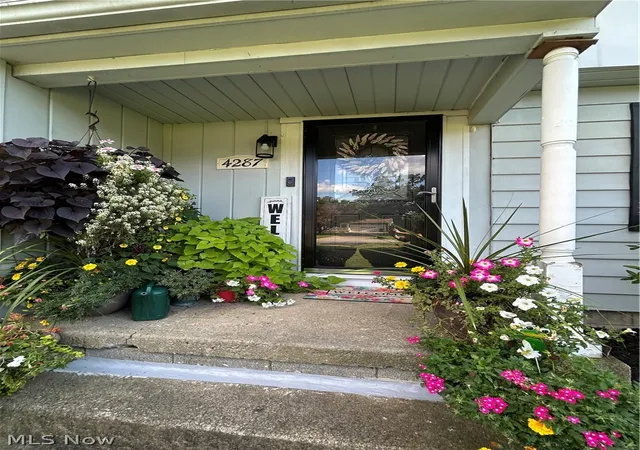 Photo 2 of Single family home for sale at 4287 Woodleigh Ln, Austintown, OH 44511 | MLS# 5240438 | Listing updated on 2026-09-10