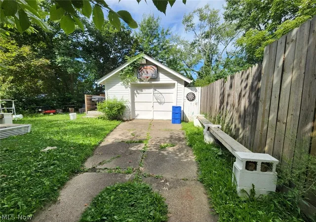 Photo 4 of Single family home for sale at 932 Hardesty Blvd, Akron, OH 44320 | MLS# 5240499 | Listing updated on 2026-09-07