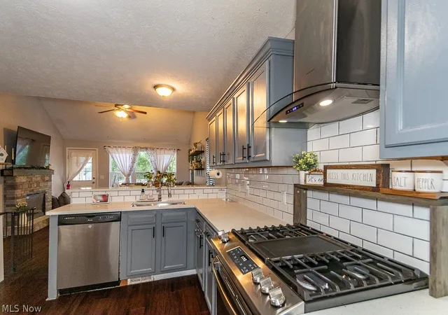Photo 2 of Single family home for sale at 7759 Manor Dr, Mentor On The Lake, OH 44060 | MLS# 5238689 | Listing updated on 2026-09-10