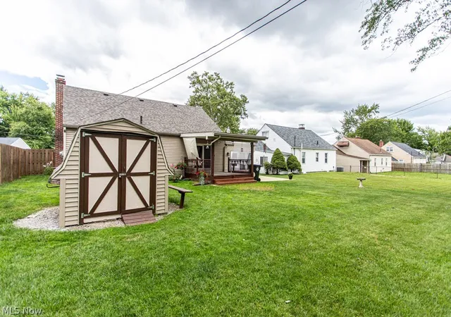 Photo 2 of Sale Pending at 1531 Westview Dr Ne, Warren, OH 44483 | MLS# 5239432 | Listing updated on 2026-09-09