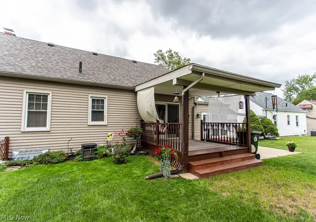 Photo 3 of Sale Pending at 1531 Westview Dr Ne, Warren, OH 44483 | MLS# 5239432 | Listing updated on 2026-09-09