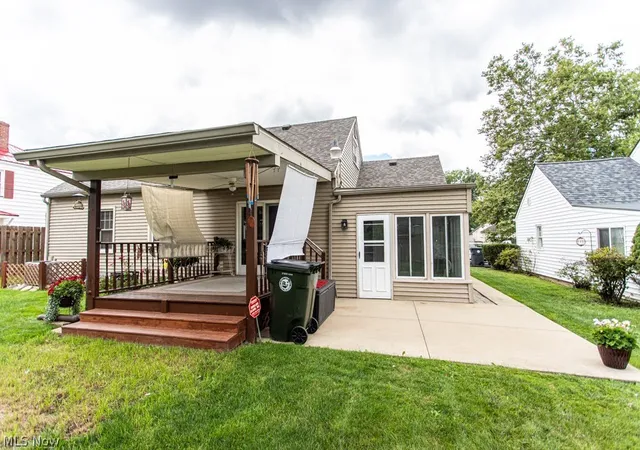 Photo 4 of Sale Pending at 1531 Westview Dr Ne, Warren, OH 44483 | MLS# 5239432 | Listing updated on 2026-09-09