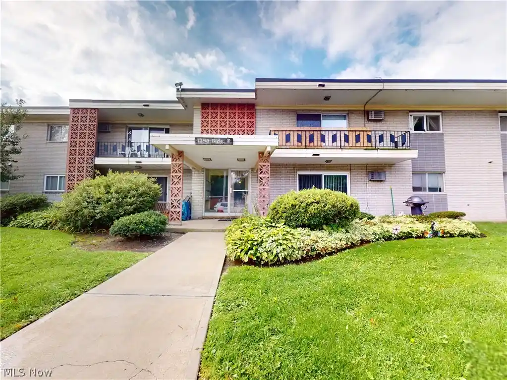 Listing Photo 1 - Condo for sale in 1390 Golden Gate Blvd located at 1390 Golden Gate Blvd, Mayfield Heights, OH 44124 - Unit #E204