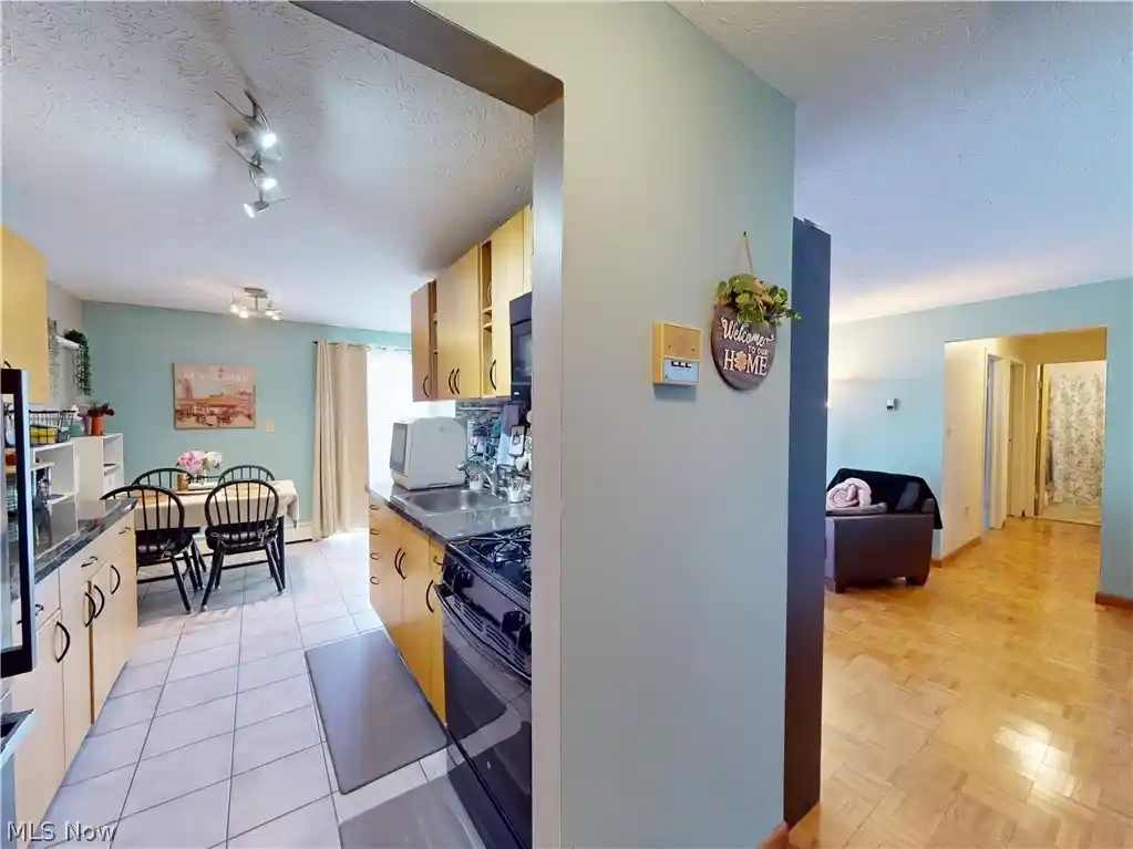 Listing Photo 2 - Condo for sale in 1390 Golden Gate Blvd located at 1390 Golden Gate Blvd, Mayfield Heights, OH 44124 - Unit #E204