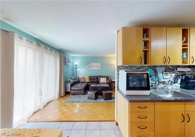 Listing Photo 5 - Condo for sale in building located at 1390 Golden Gate Blvd, Mayfield Heights, OH 44124 - Unit #E204